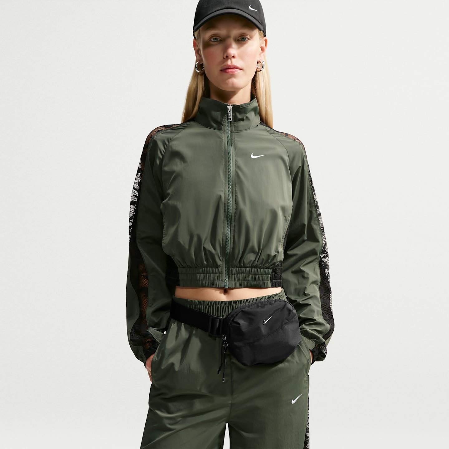 Женские сумки Nike Aura Crossbody Bag (2L) — фото 1