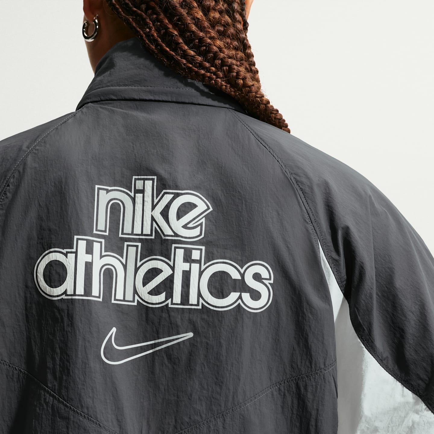 Женские куртки Nike Sportswear Women's Woven Jacket — фото 2