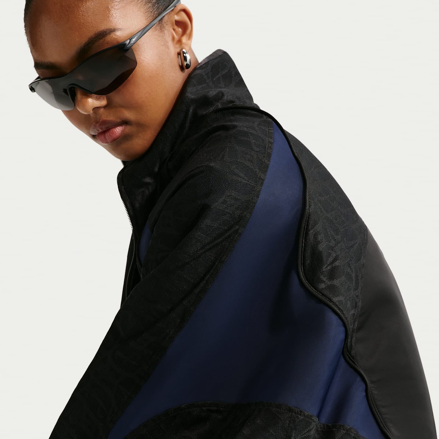 Женские куртки Nike Sportswear Women's Oversized Lace Track Jacket — фото 3