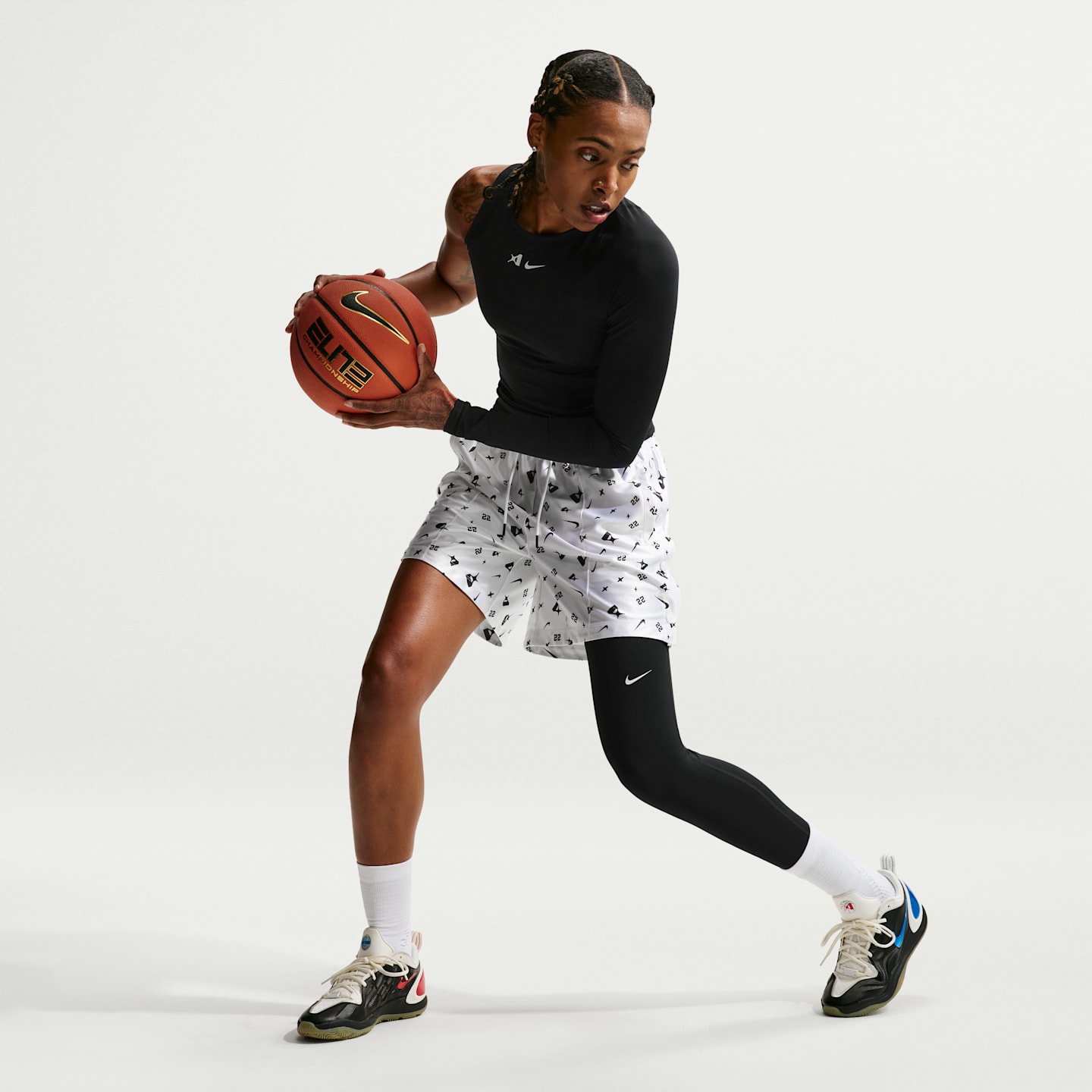Женские леггинсы Nike A'ja Wilson Women's A'symmetric Reversible Single-Leg Basketball Leggings — фото 4