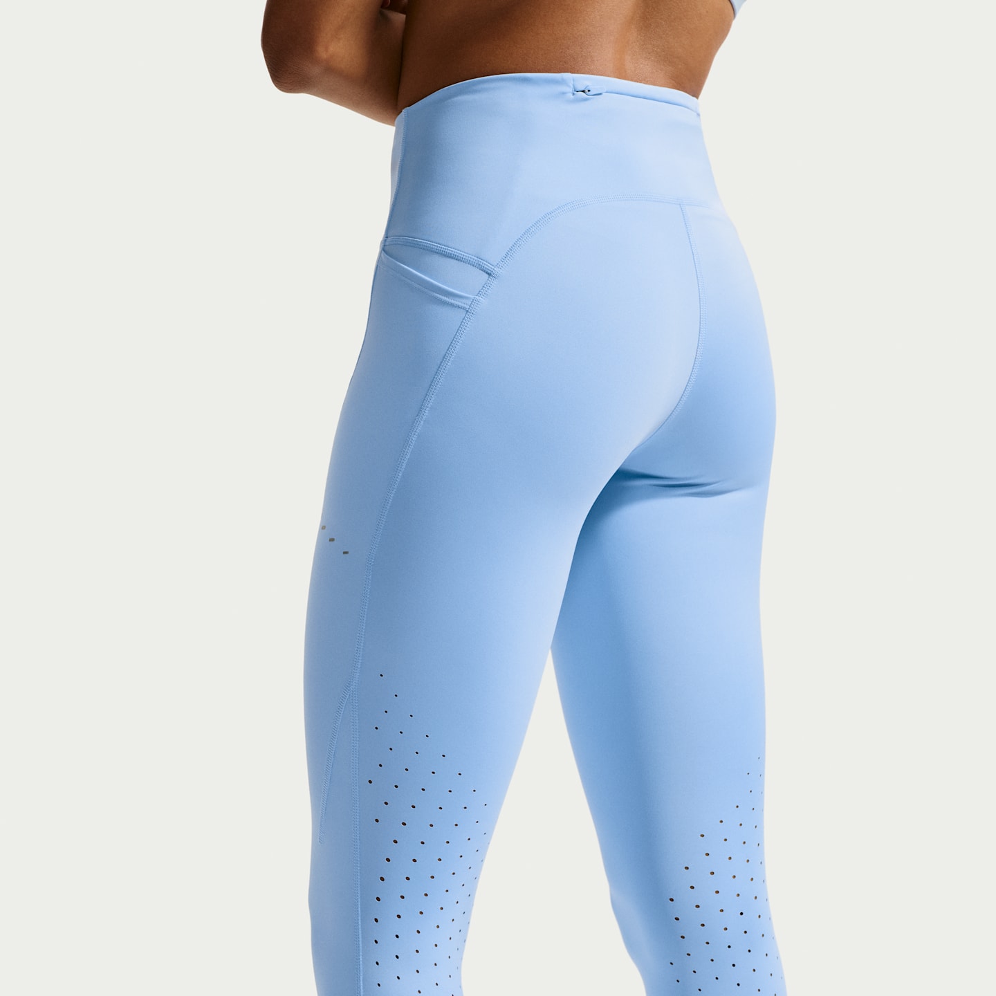 Женские леггинсы Nike Swift Women's High-Waisted 7/8 Running Leggings with Pockets — фото 3