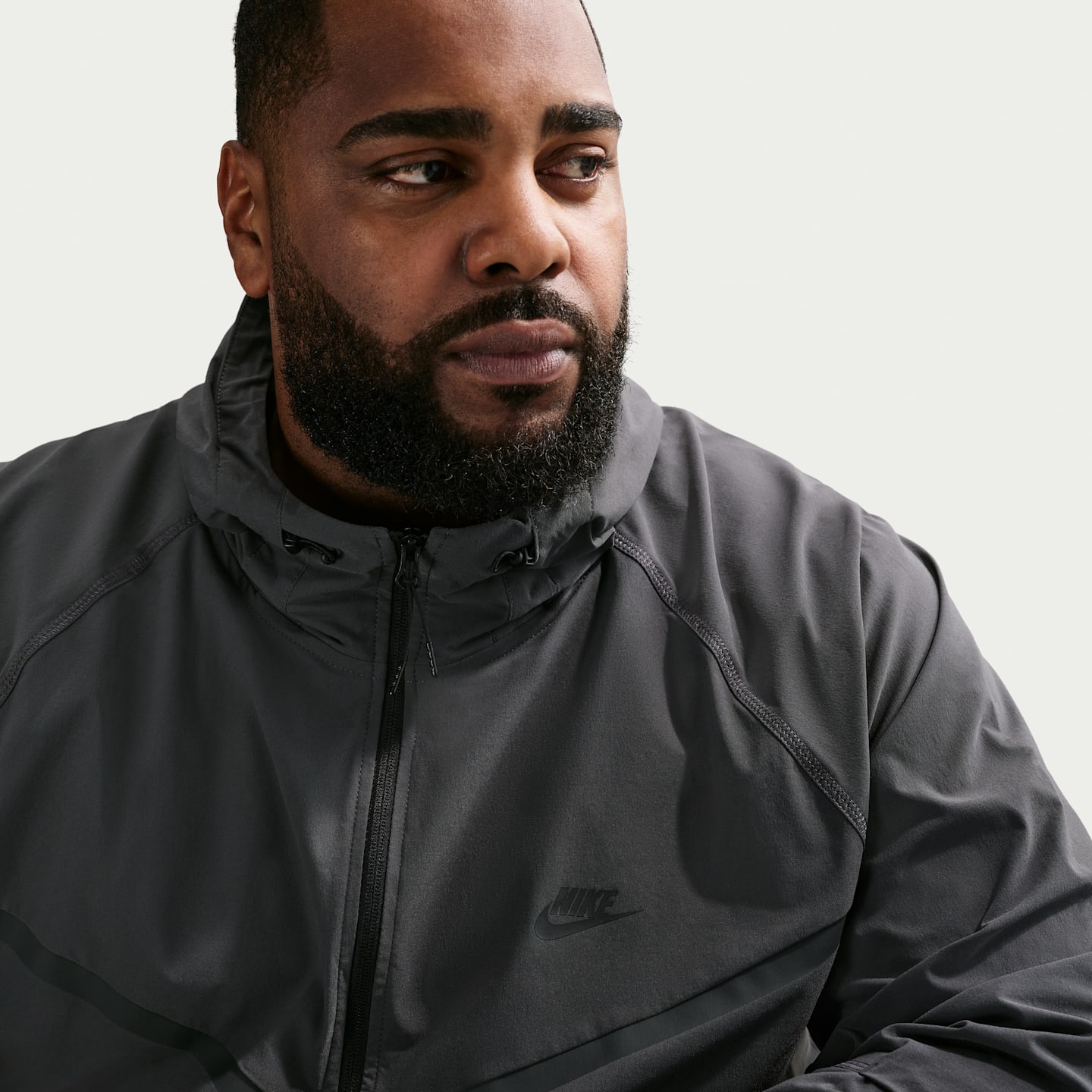 Мужские куртки Nike Tech Men's Dri-FIT Woven Full-Zip Windrunner Jacket — фото 9