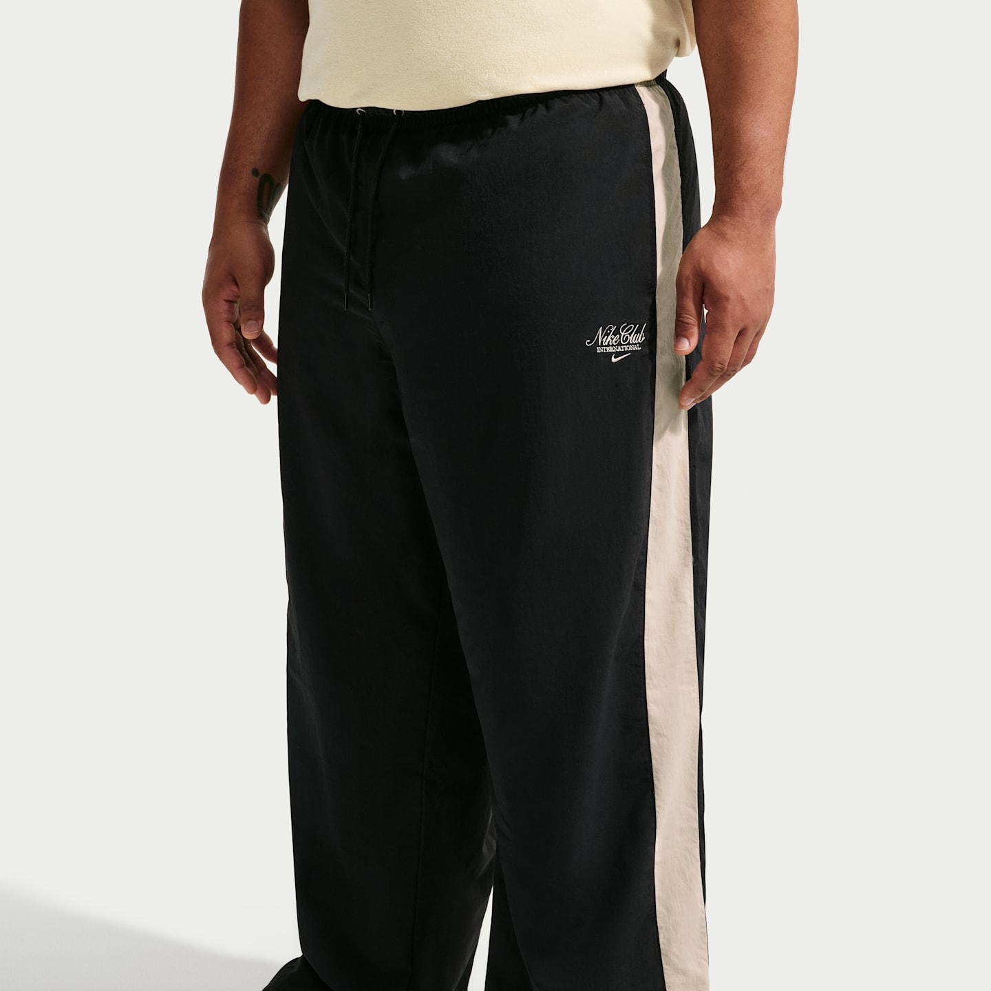 Мужские брюки Nike Club Men's Track Pants — фото 8
