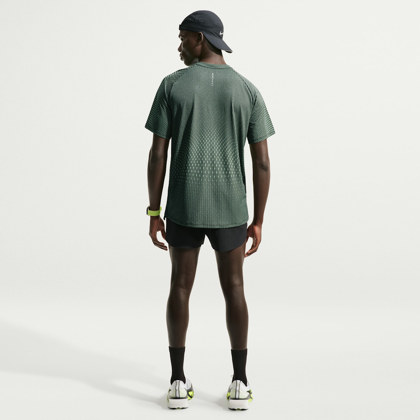 Мужские топы Nike Stride Aero-FIT Men's Short-Sleeve Running Top — фото 5