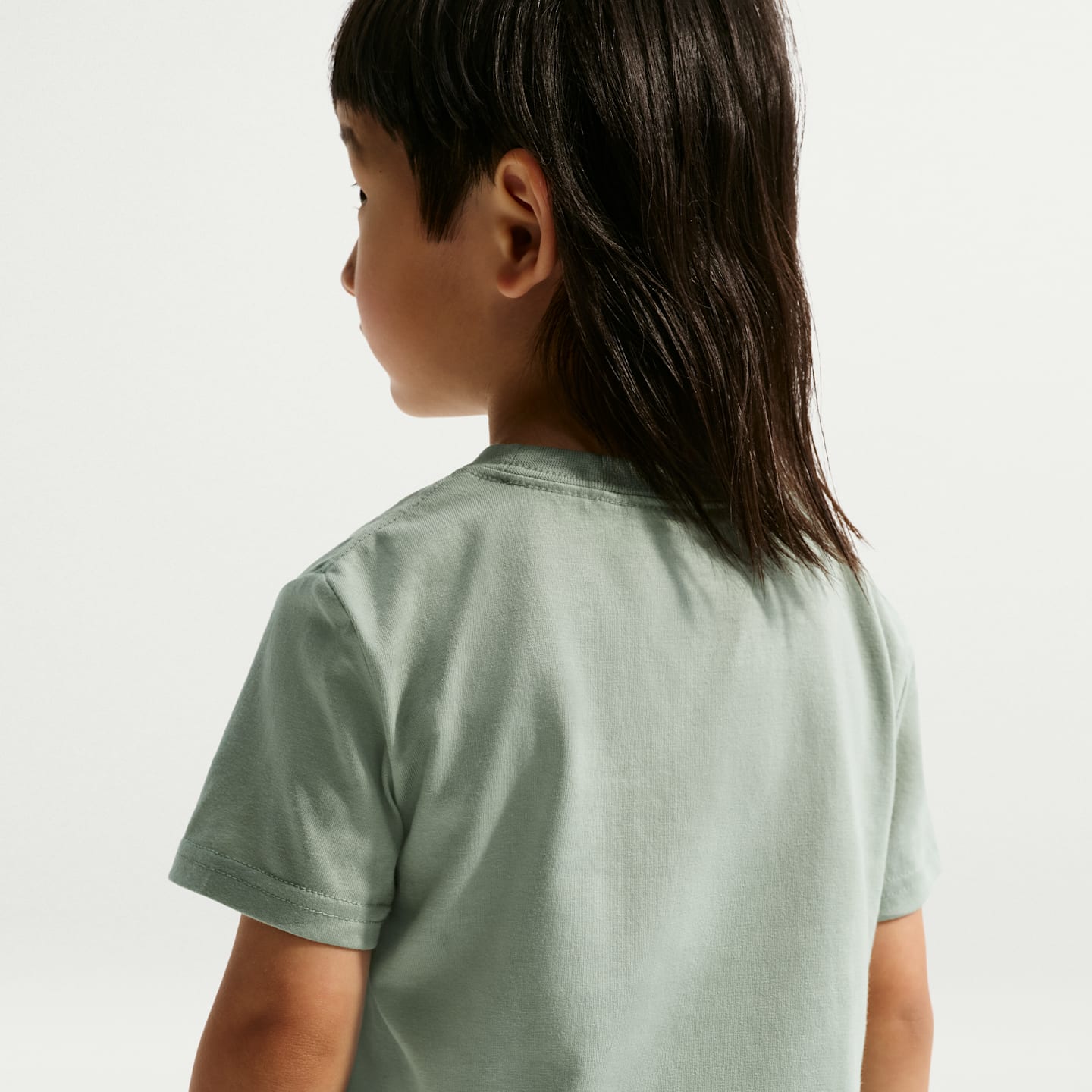 Детские брюки Nike Sportswear Toddler "Just Do It" Graphic T-Shirt and Mesh Shorts Set — фото 3
