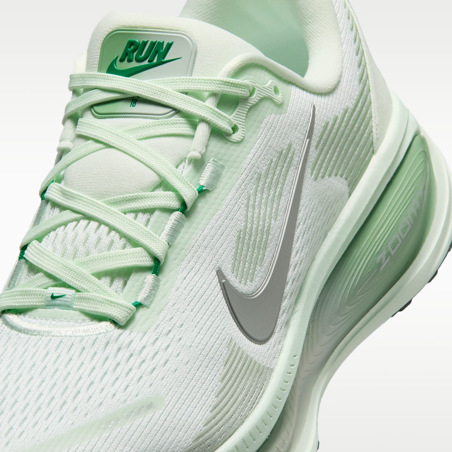 Женские кроссовки Nike Vomero 18 Women's Road Running Shoes — фото 7