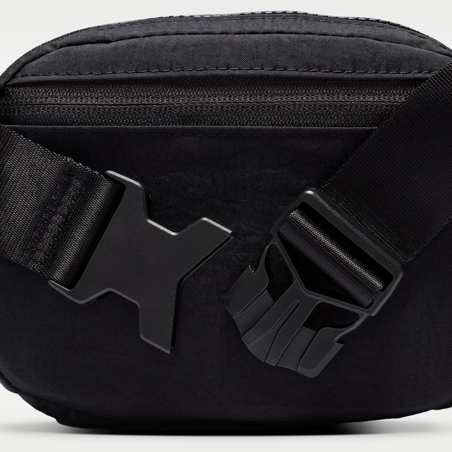 Женские сумки Nike Aura Crossbody Bag (2L) — фото 7