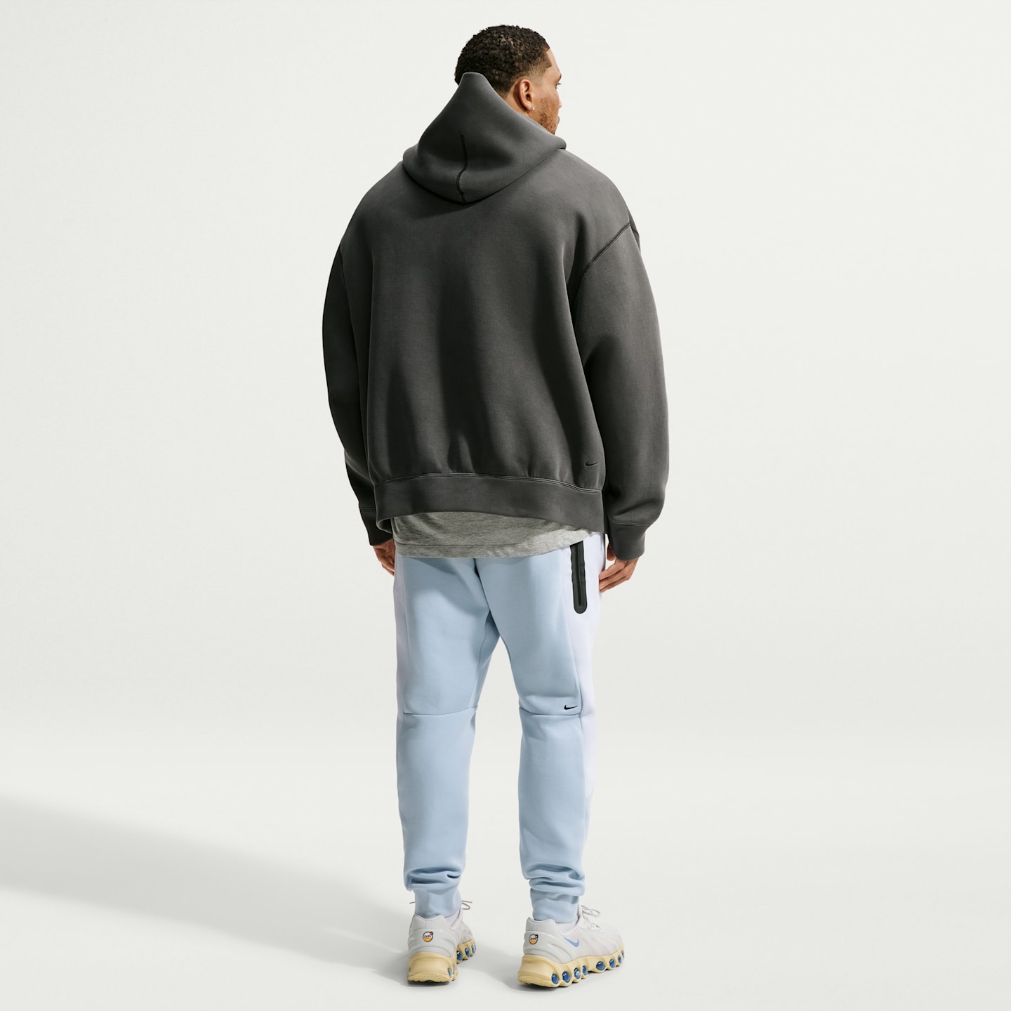 Мужские брюки Nike Tech Men's Fleece Color-Block Joggers — фото 10