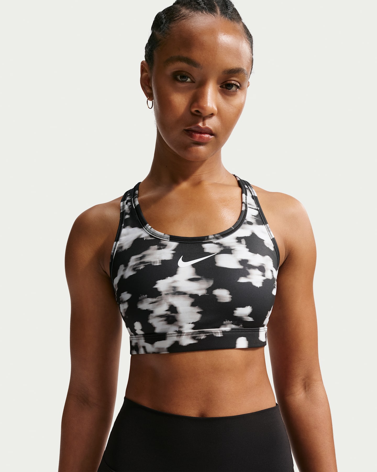 Спортивное бра Swoosh, уплотнённая чашка, средняя поддержка — Nike — фото 6