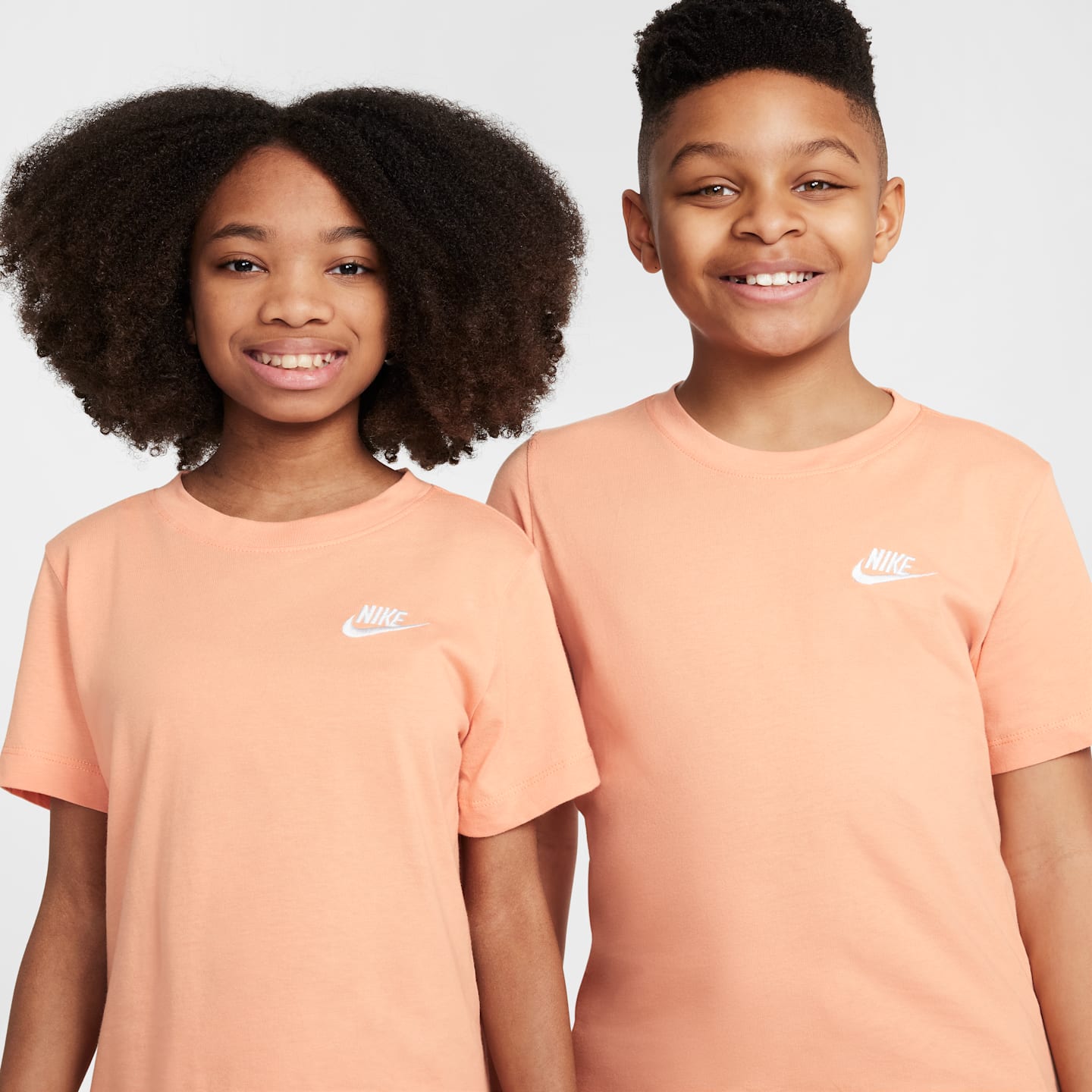 Детские футболки Nike Sportswear Big Kids' T-Shirt — фото 3