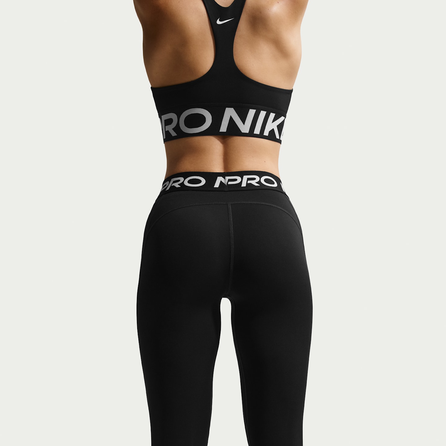 Женские леггинсы Nike Pro Women's Mid-Rise Full-Length Leggings — фото 3