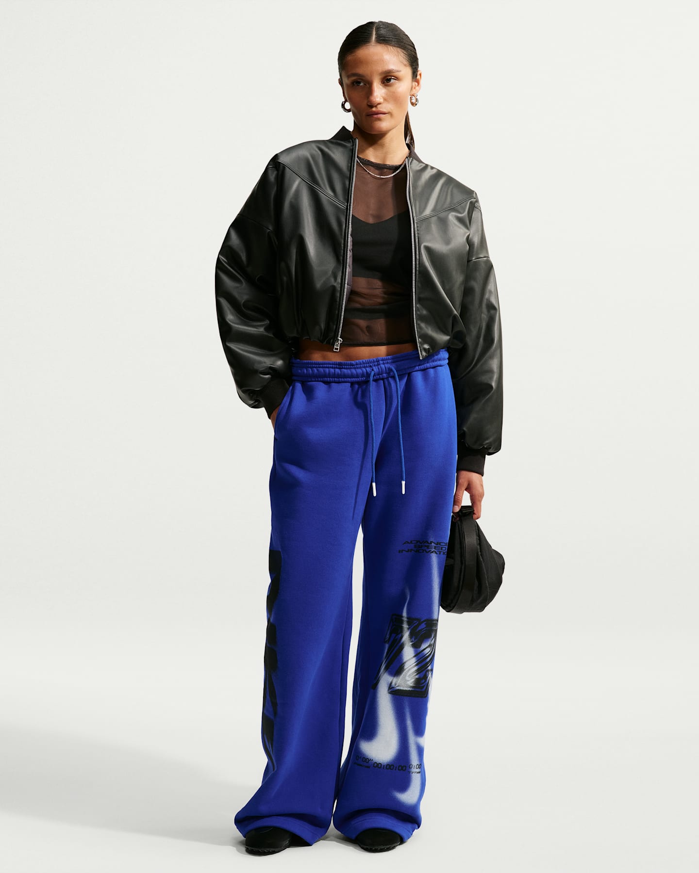 Женские брюки Nike Studio Fleece Medium Weight Women's Oversized High-Rise Straight-Leg Graphic Pants — фото 7