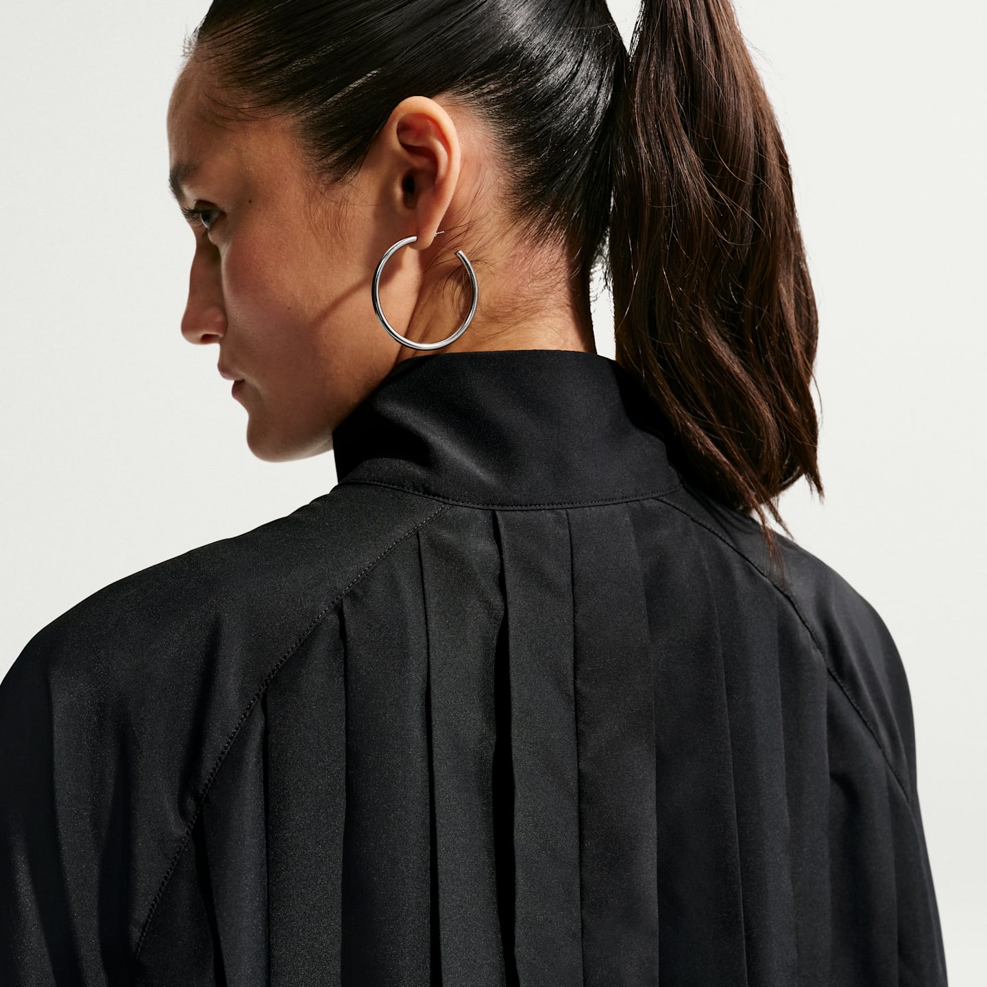Женские платья Nike Sportswear Women's Oversized Long-Sleeve Pleated Mini Dress — фото 2
