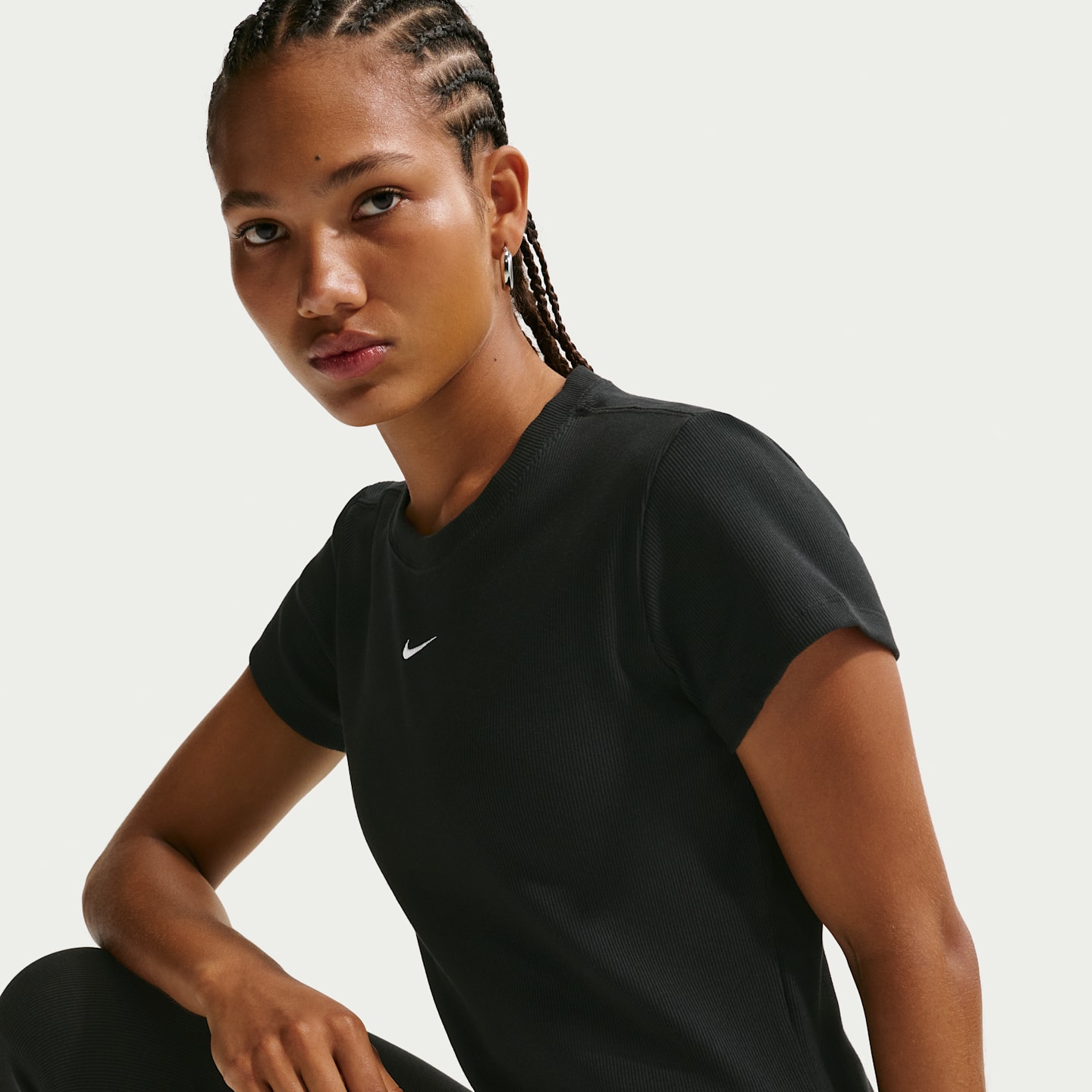 Женские футболки Nike Sportswear Women's Tight Ribbed Short-Sleeve T-Shirt — фото 3