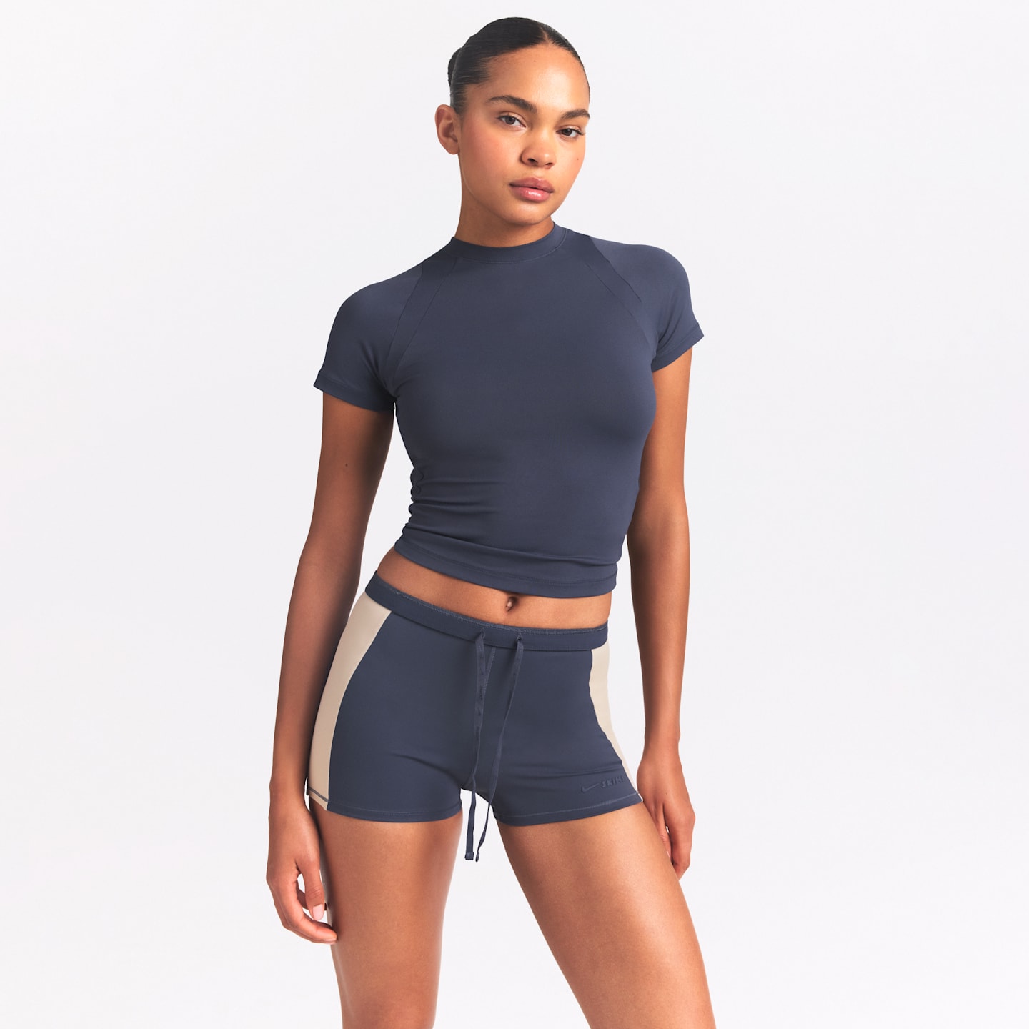 Женские шорты Nike NikeSKIMS Matte Shine Mix Women's 2" Shorts — фото 4