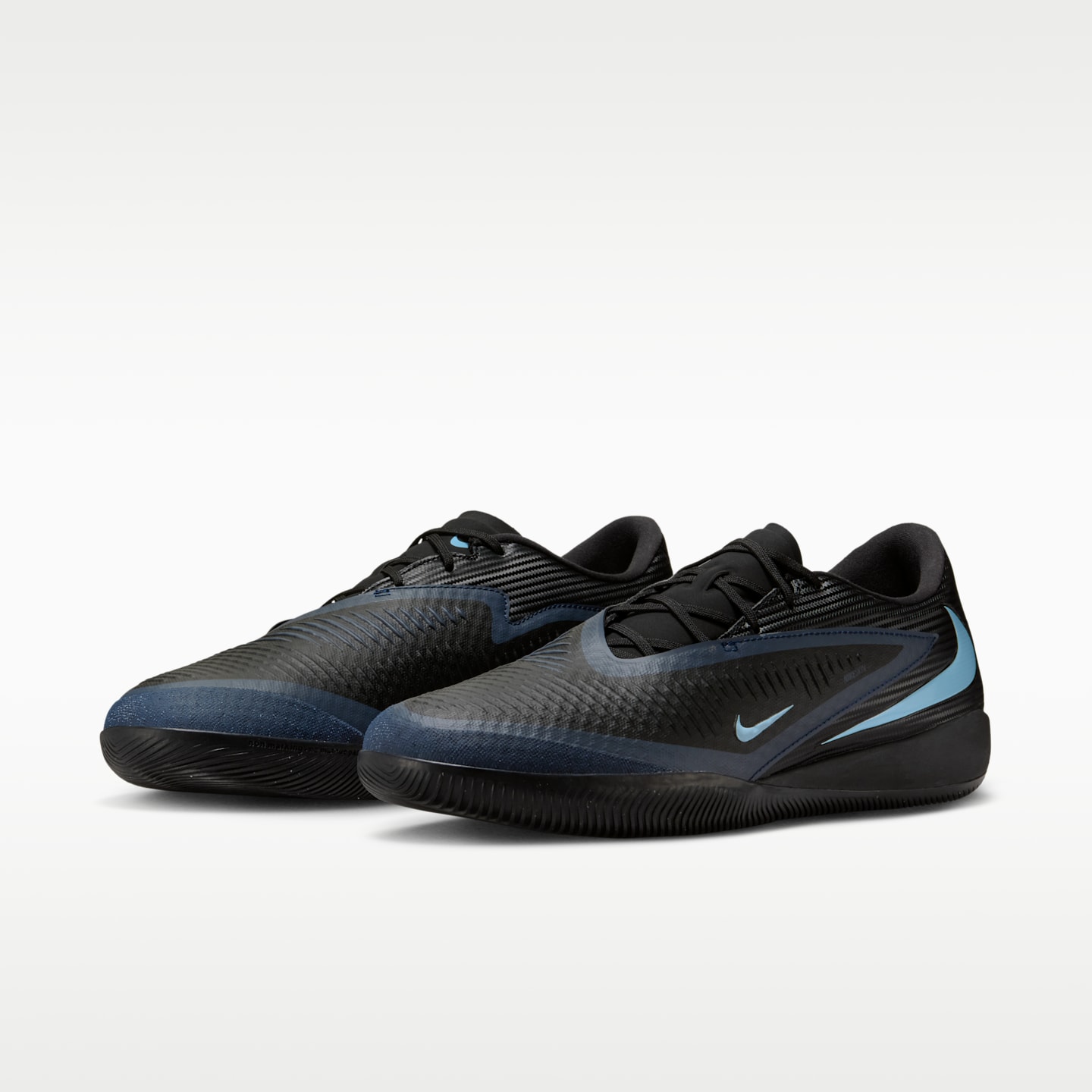 Мужские кроссовки Nike Phantom 6 Low Academy Multi-Ground Soccer Cleats — фото 5