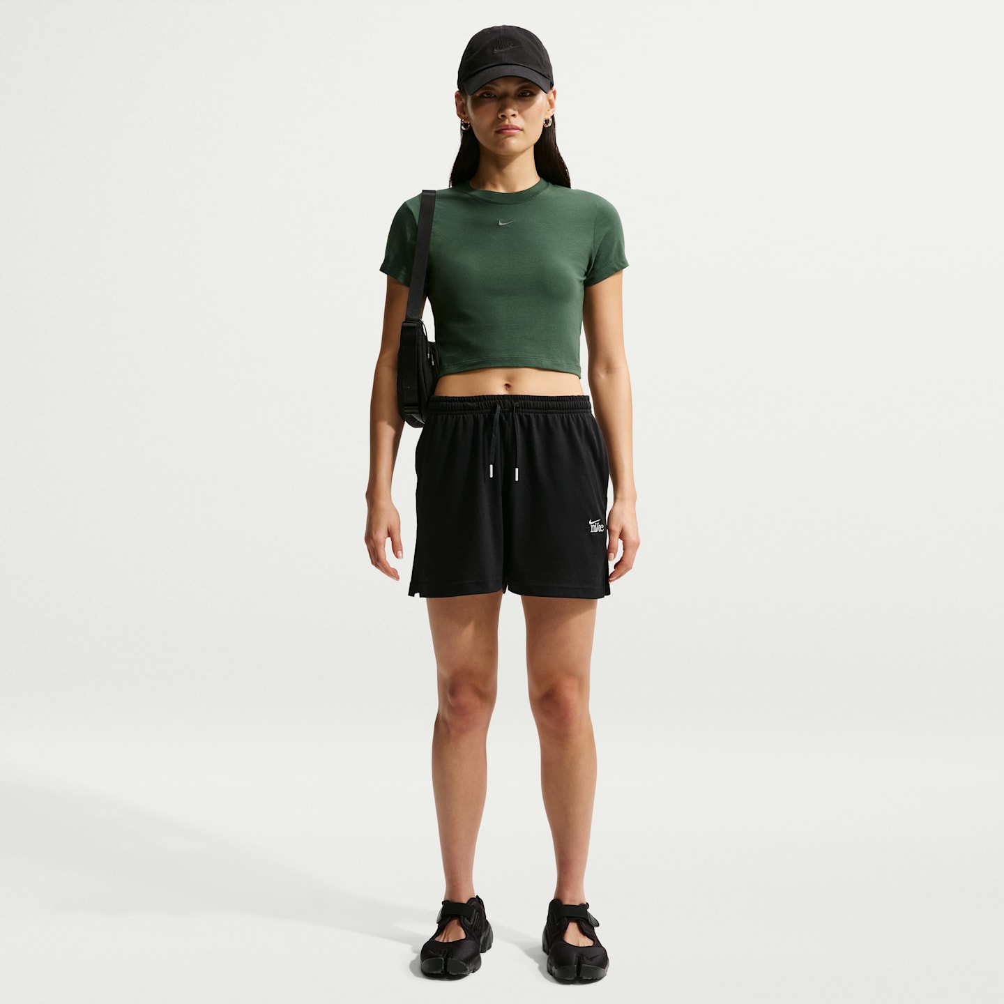 Женские шорты Nike Sportswear Chill Knit Women's High-Waisted Lightweight Shorts — фото 1