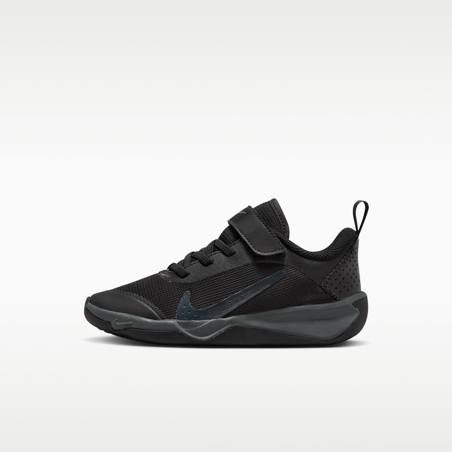 Детские кроссовки Nike Omni Multi-Court Little Kids' Shoes — фото 1