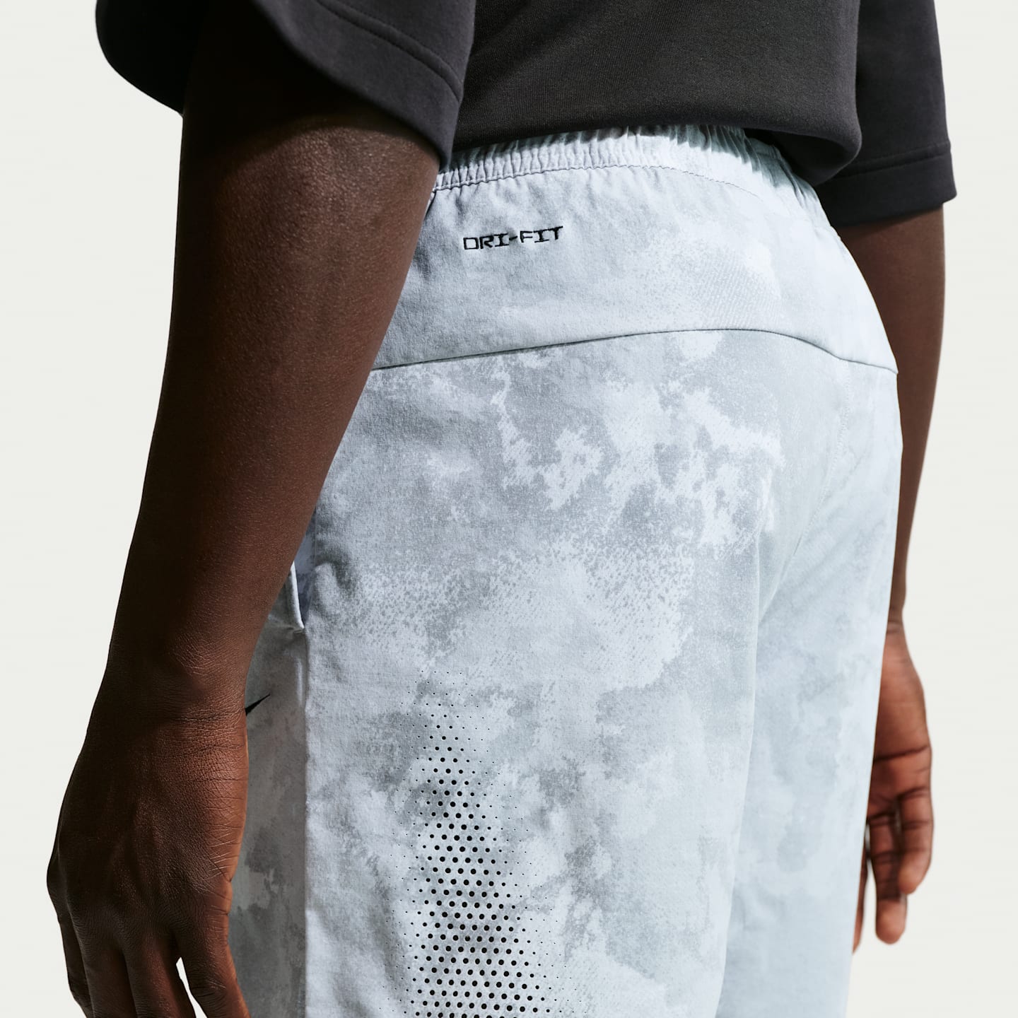 Мужские шорты Nike Tech Men's Dri-FIT Woven Shorts — фото 6