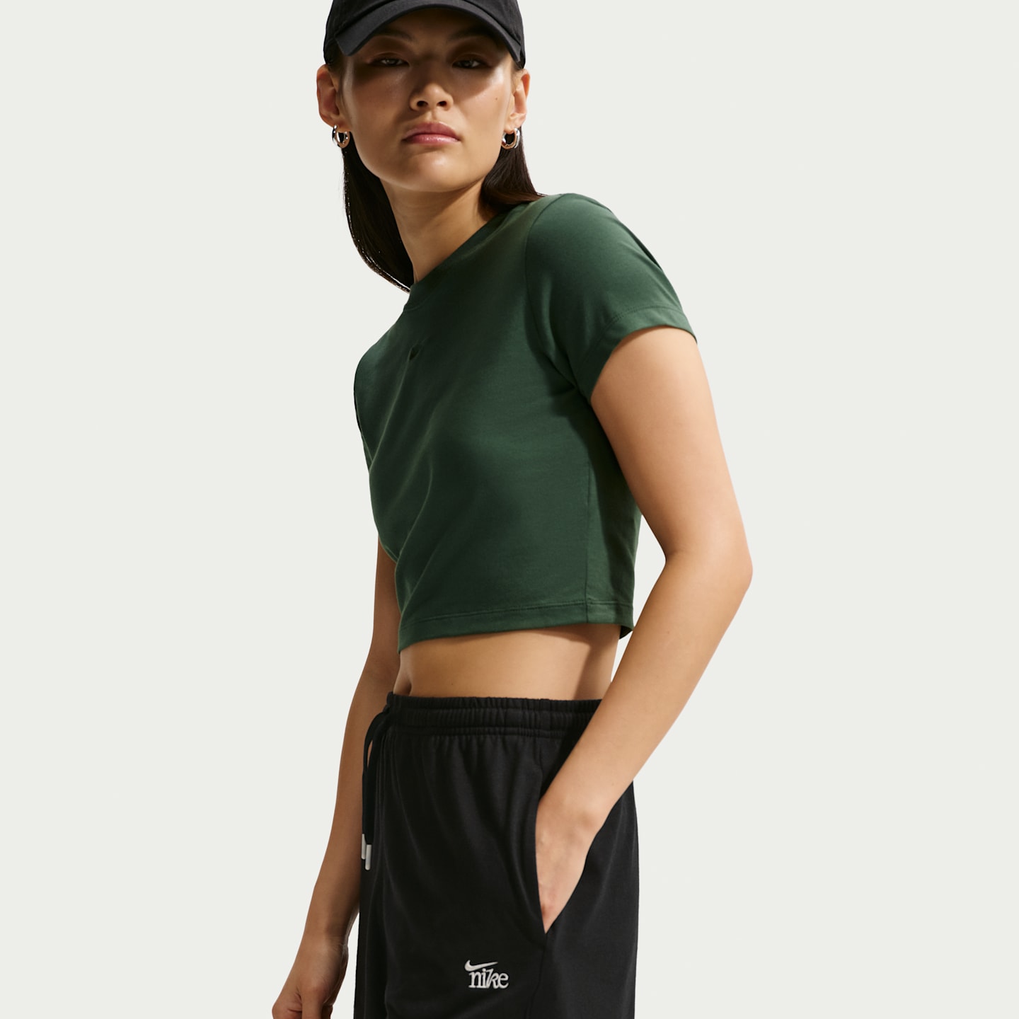 Женские шорты Nike Sportswear Chill Knit Women's High-Waisted Lightweight Shorts — фото 4