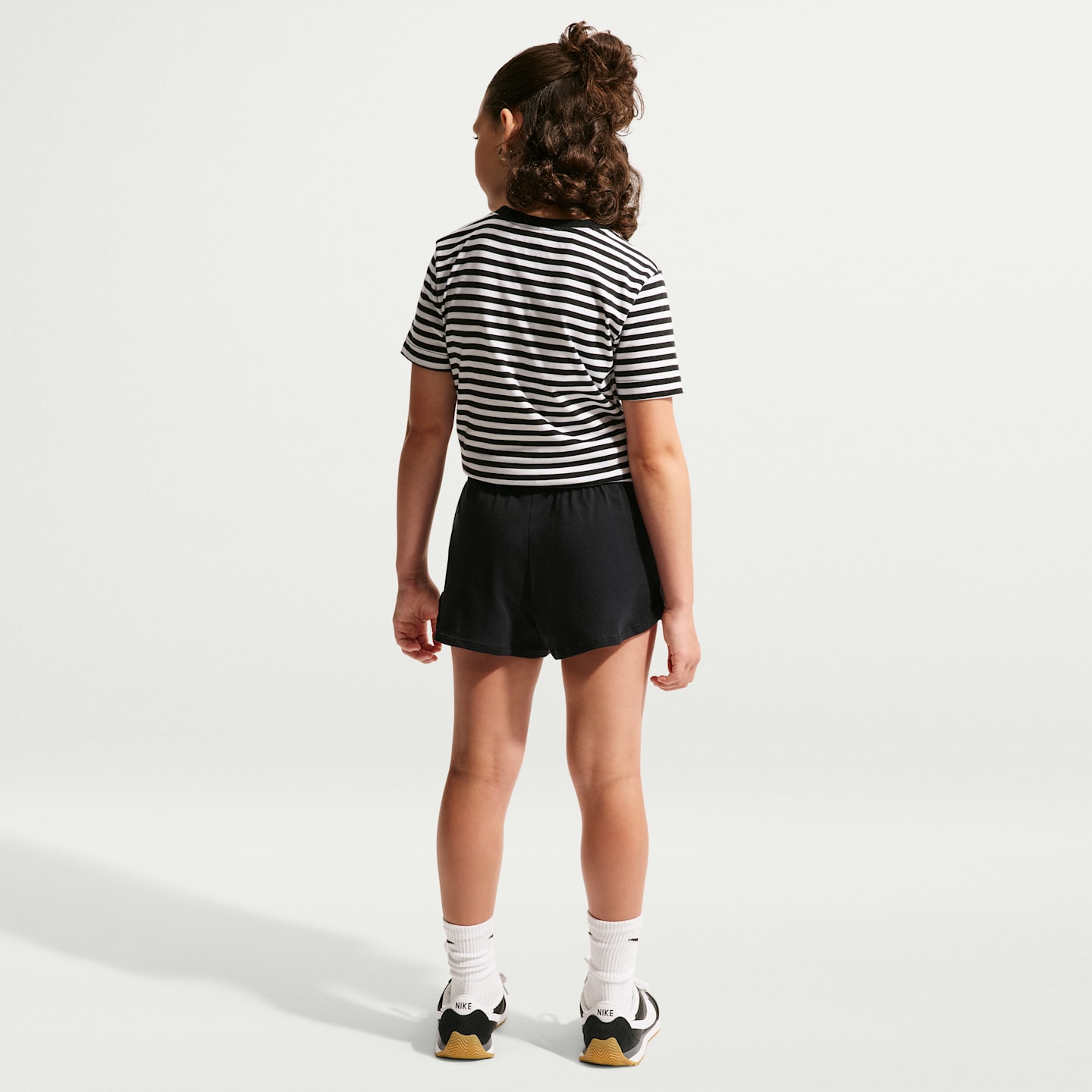 Детские шорты Nike Sportswear Big Kids' (Girls') Jersey Shorts — фото 5
