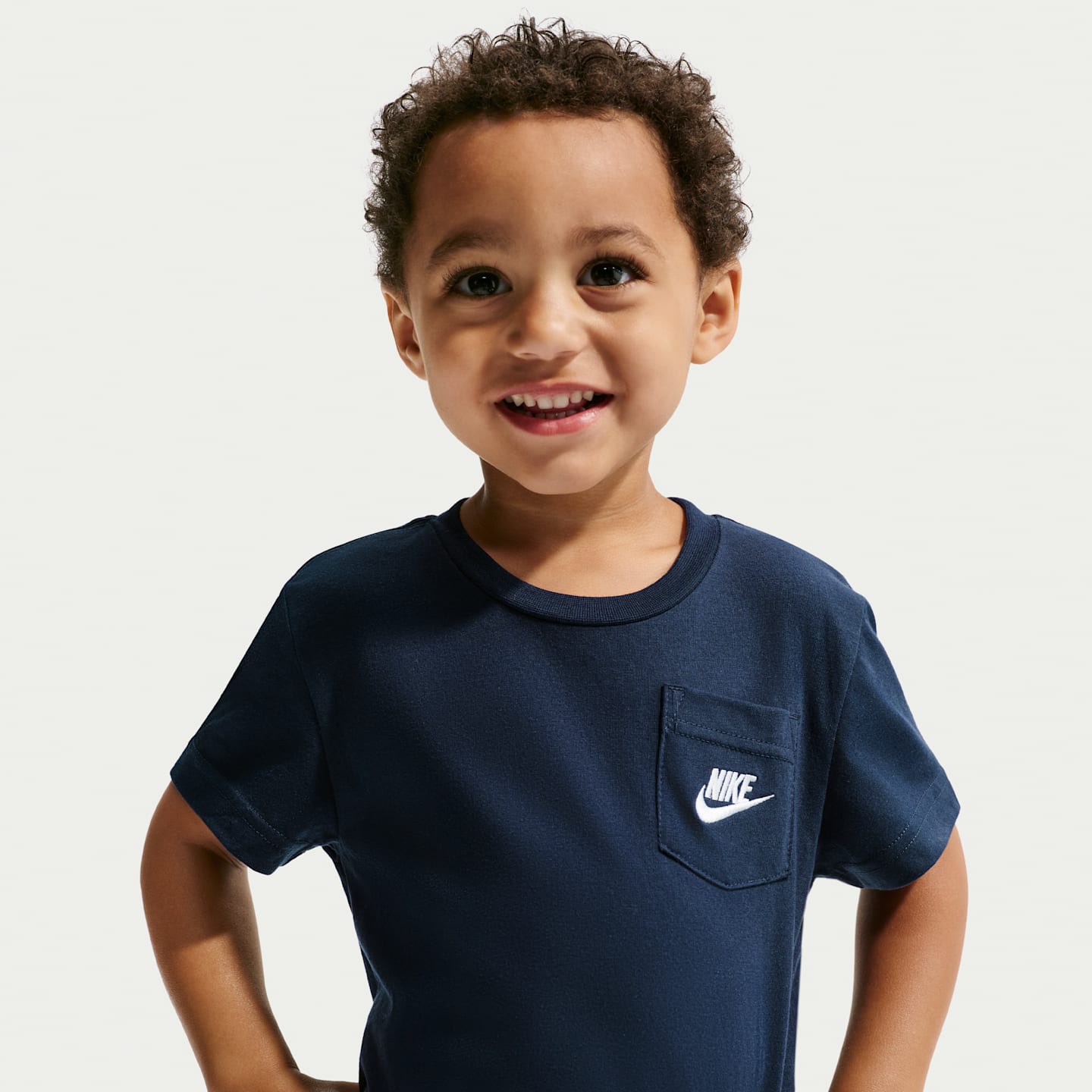 Детские брюки Nike Sportswear Toddler Pocket T-Shirt and French Terry Shorts Set — фото 2