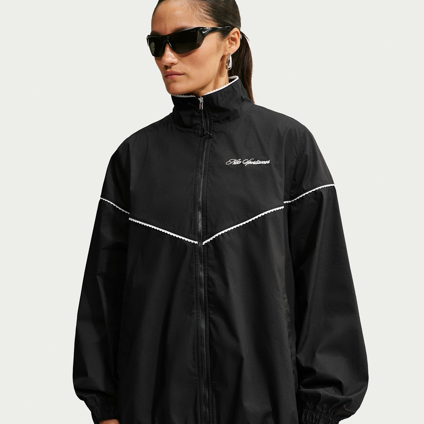 Nike Sportswear Women's Oversized Scalloped-Trim Poplin Track Jacket — фото 1