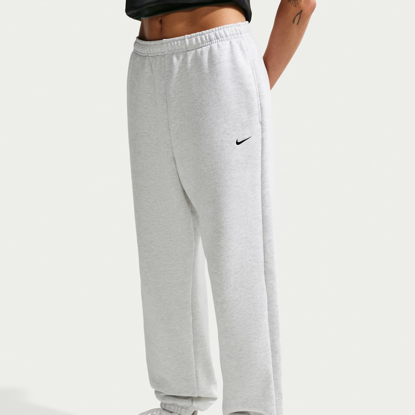 Женские брюки Nike Studio Fleece Medium Weight Women's High-Rise Oversized Cuffed Pants — фото 2