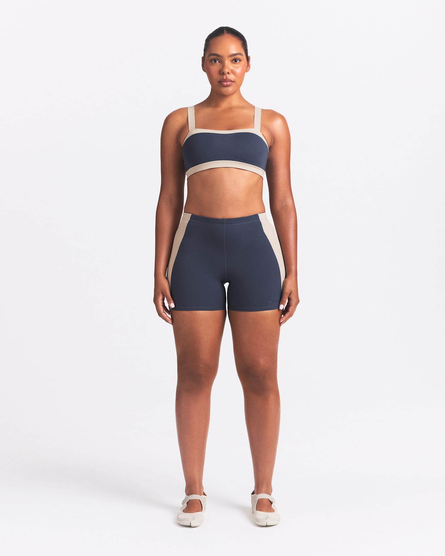 Женские шорты Nike NikeSKIMS Matte Shine Mix Women's 5" Shorts — фото 9