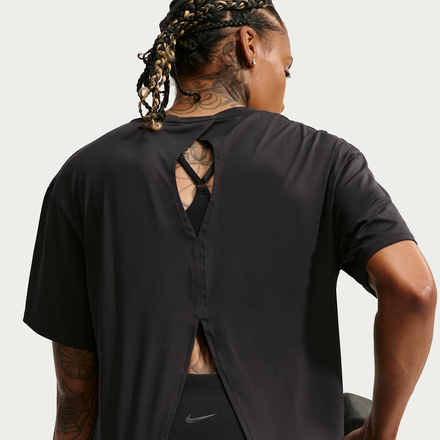 Женские топы Nike One Women's Dri-FIT Short-Sleeve Top — фото 2