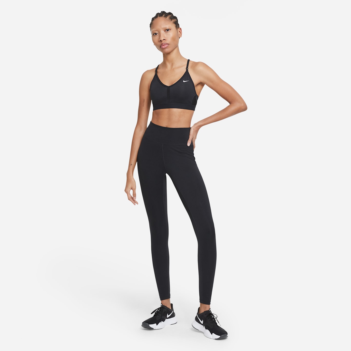Спортивное бра Indy, уплотнённая чашка, V-образный вырез — Nike — фото 5
