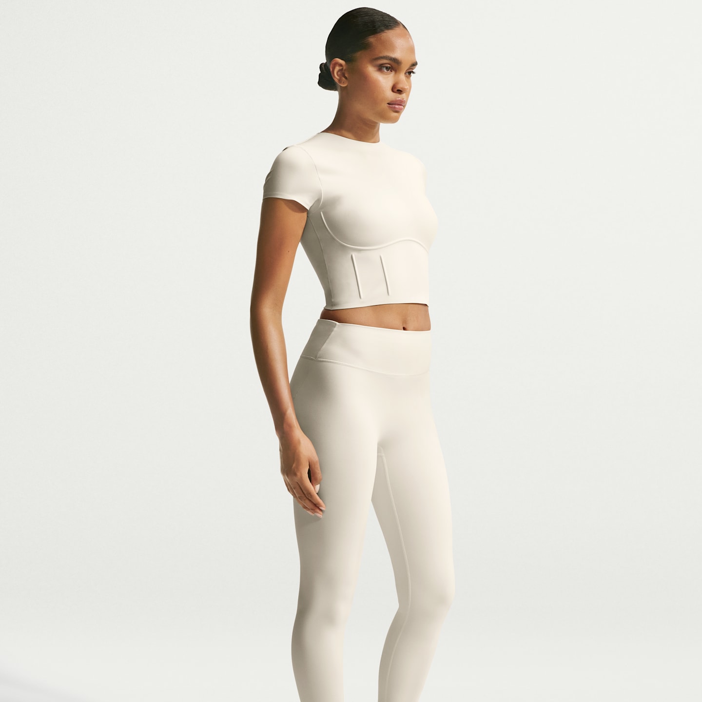 Женские леггинсы Nike NikeSKIMS Matte Women's High-Waisted 26" Leggings — фото 4