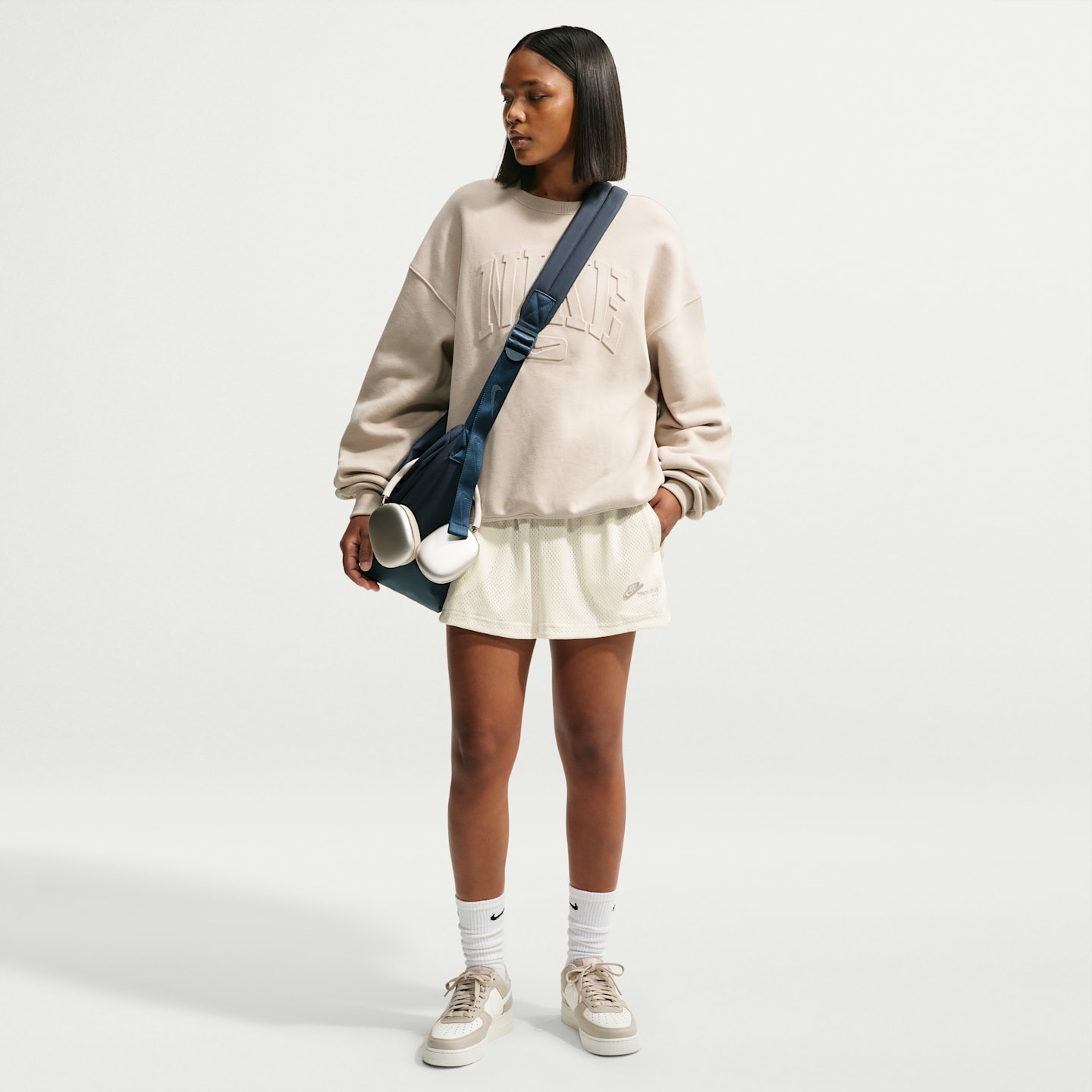 Женские шорты Nike Sportswear Women's Mid-Rise Mesh Shorts — фото 1