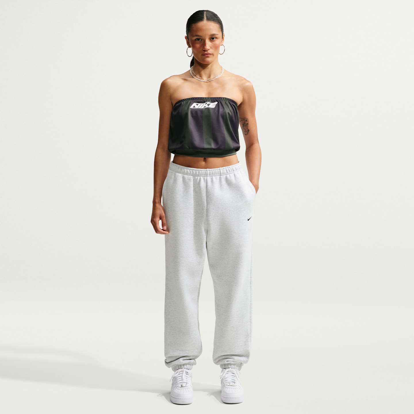 Женские брюки Nike Studio Fleece Medium Weight Women's High-Rise Oversized Cuffed Pants — фото 1