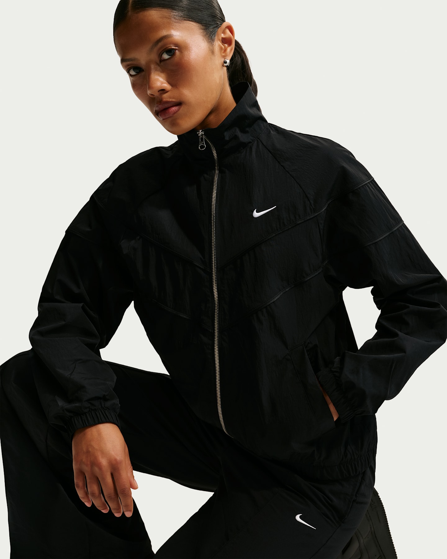Nike Windrunner Women's Loose UV Woven Full-Zip Jacket — фото 6