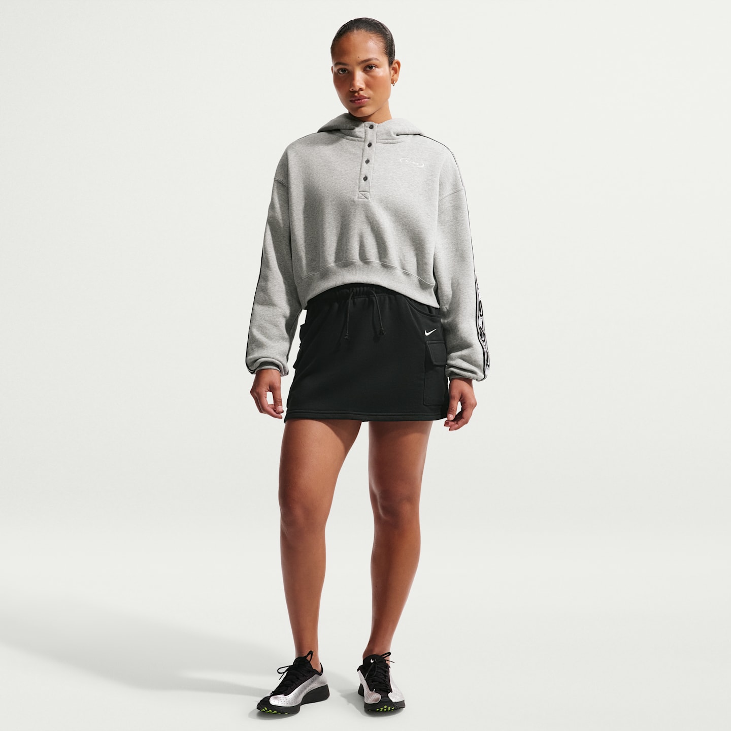 Женские кроссовки Nike Sportswear Phoenix Fleece Women's Mid-Rise Cargo Miniskirt — фото 1