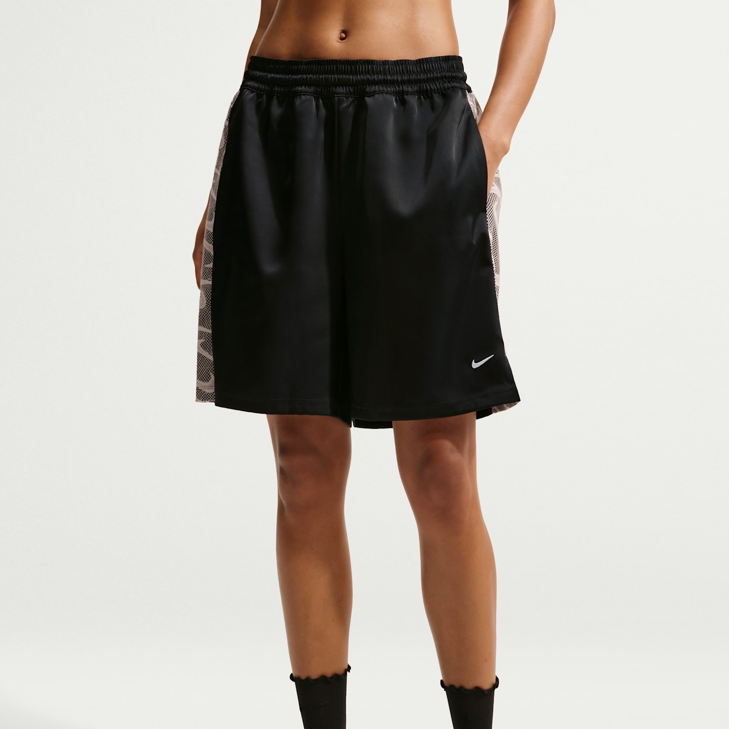 Женские шорты Nike Sportswear Chill Lace Women's Loose Mid-Rise Shorts (Plus Size) — фото 2