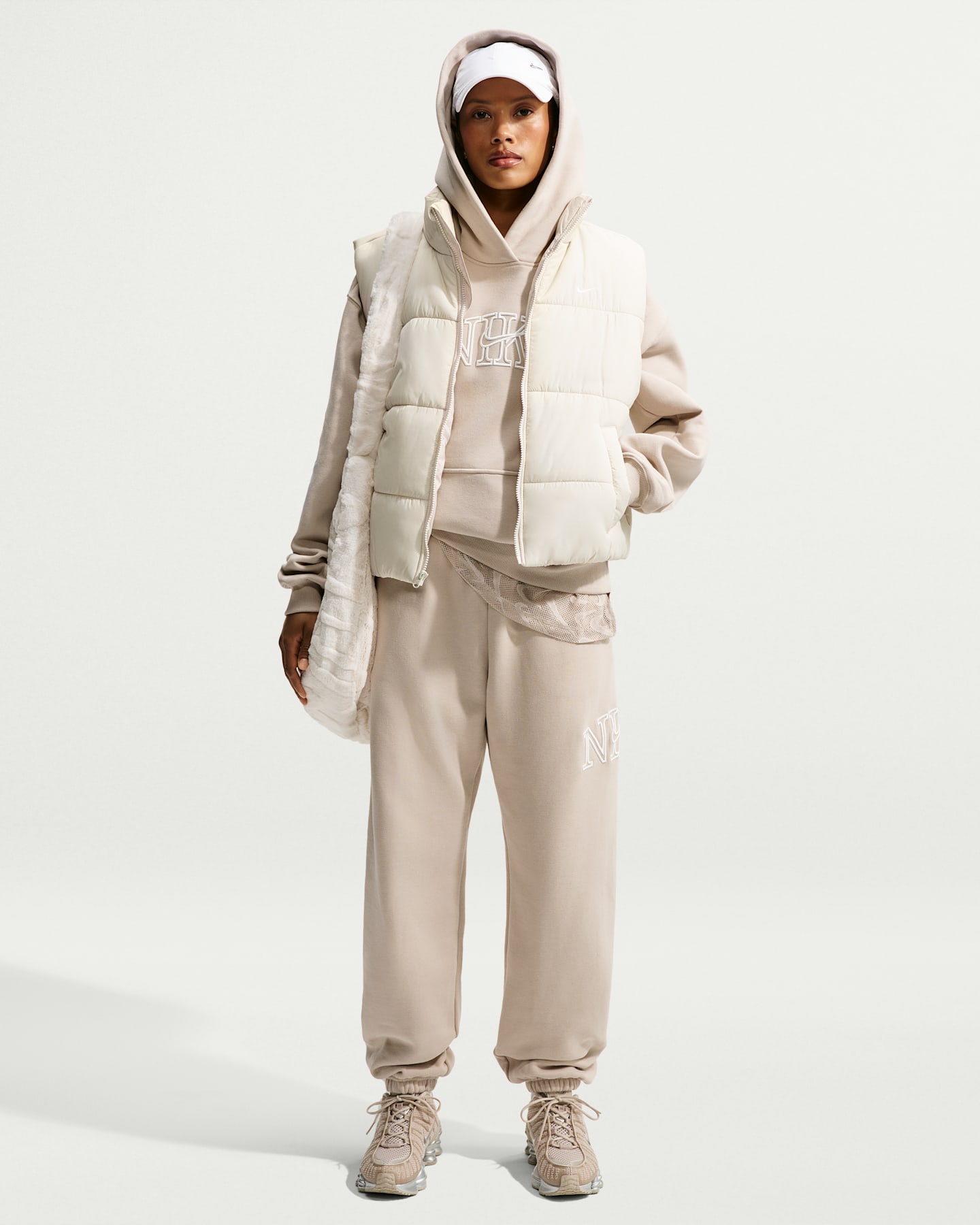 Женские брюки Nike Studio Fleece Medium Weight "Graphic Pack" Women's Oversized Cuffed Logo Pants — фото 8