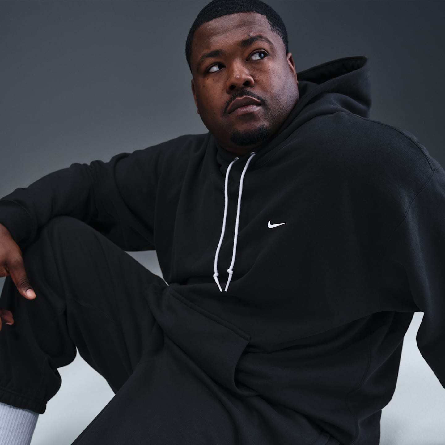 Мужские брюки Nike Solo Swoosh Men's Cuffed Fleece Pants — фото 10