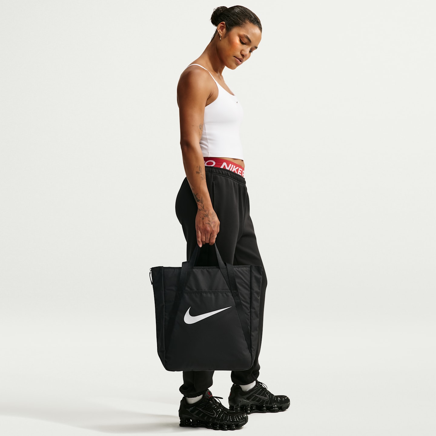 Женские сумки Nike Gym Tote (28L) — фото 11