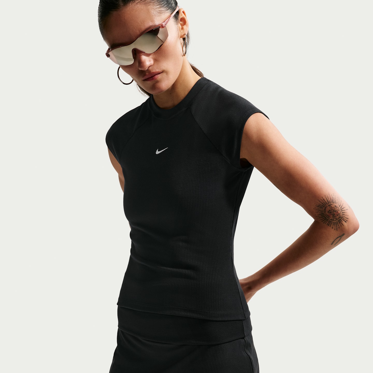 Женские юбки Nike Sportswear Chill Knit Women's Mid-Rise Tight Ribbed Skort — фото 4