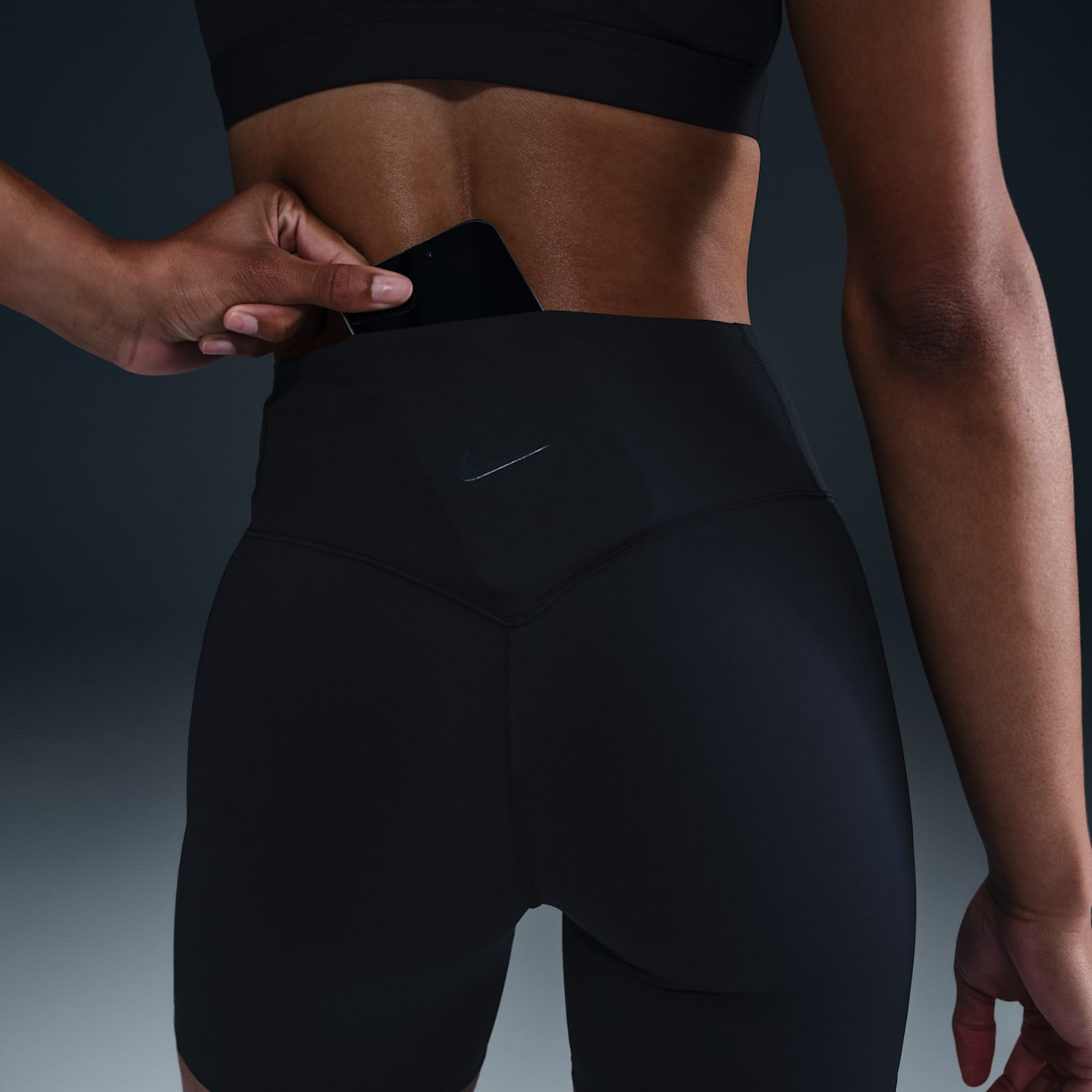 Женские шорты Nike Universa Women's High-Waisted 5" Biker Shorts with No Front Seam — фото 6