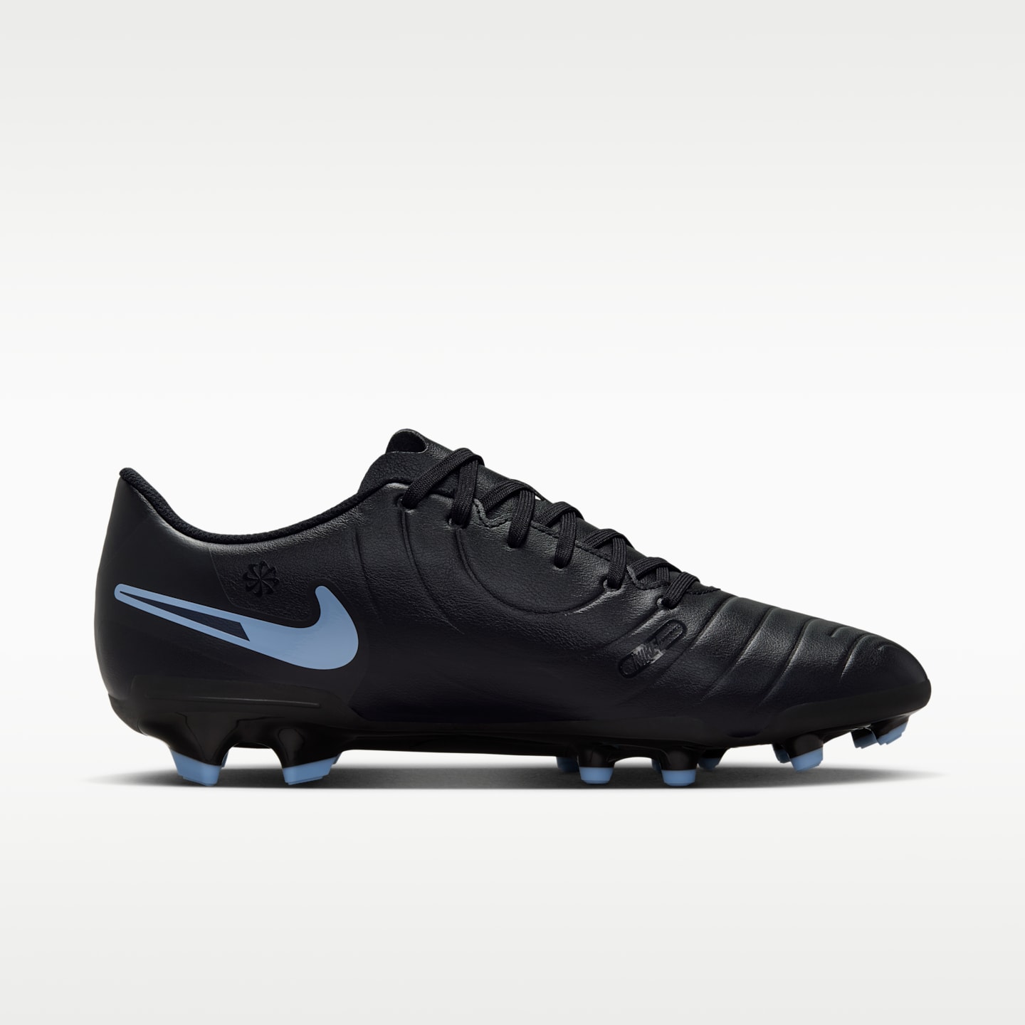 Nike Tiempo Legend 10 Club Multi-Ground Low-Top Soccer Cleats — фото 3