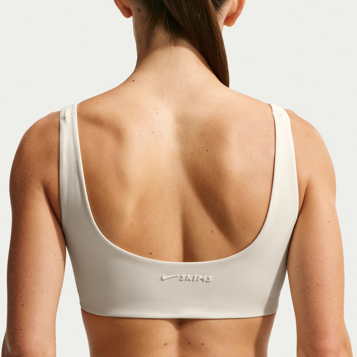 Женские спортивные бра Nike NikeSKIMS Matte Women's Scoop-Neck Bra — фото 2