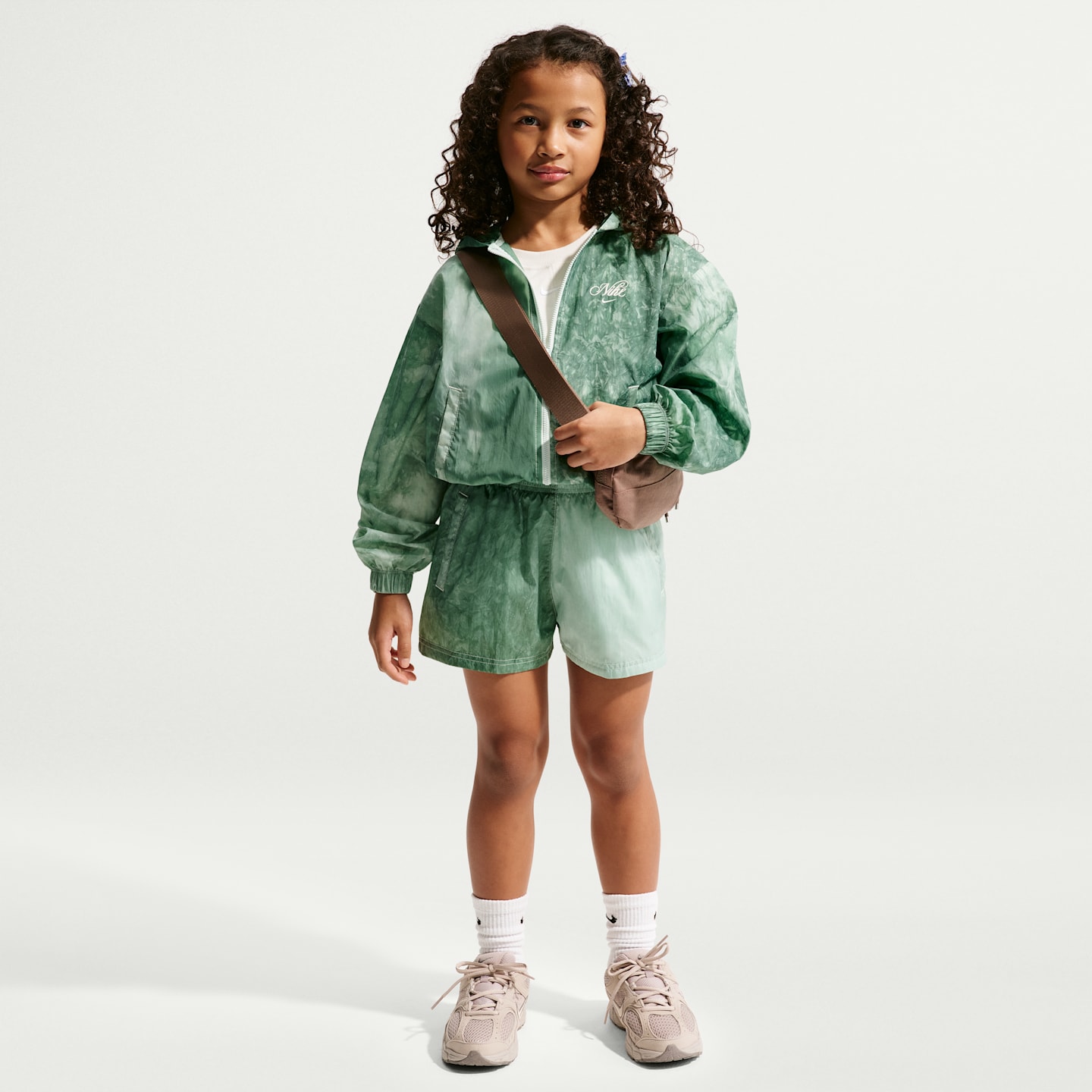 Детские шорты Nike Sportswear Club Girls' Woven Shorts — фото 1