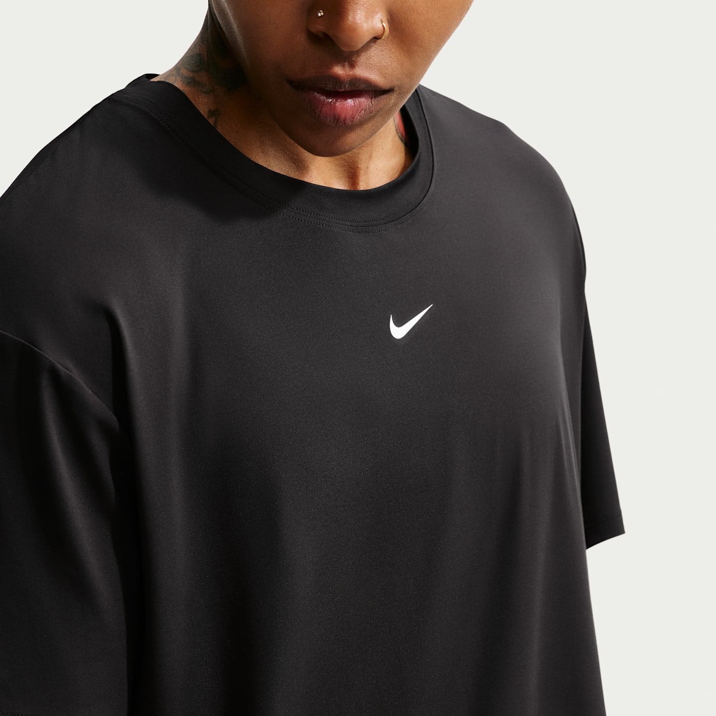 Женские топы Nike One Women's Dri-FIT Short-Sleeve Top — фото 3