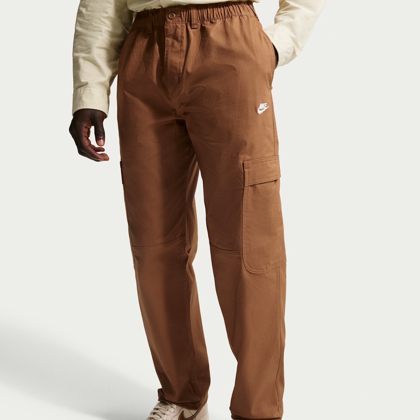 Мужские брюки Nike Sportswear Club Men's Woven Cargo Pants — фото 2