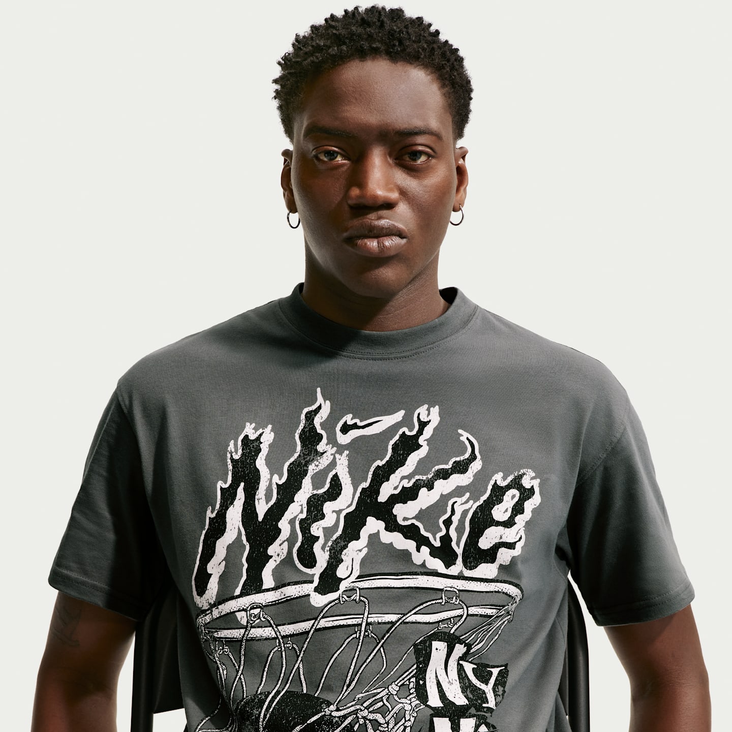 Мужские футболки Nike Sportswear Men's Short-Sleeve T-Shirt — фото 3