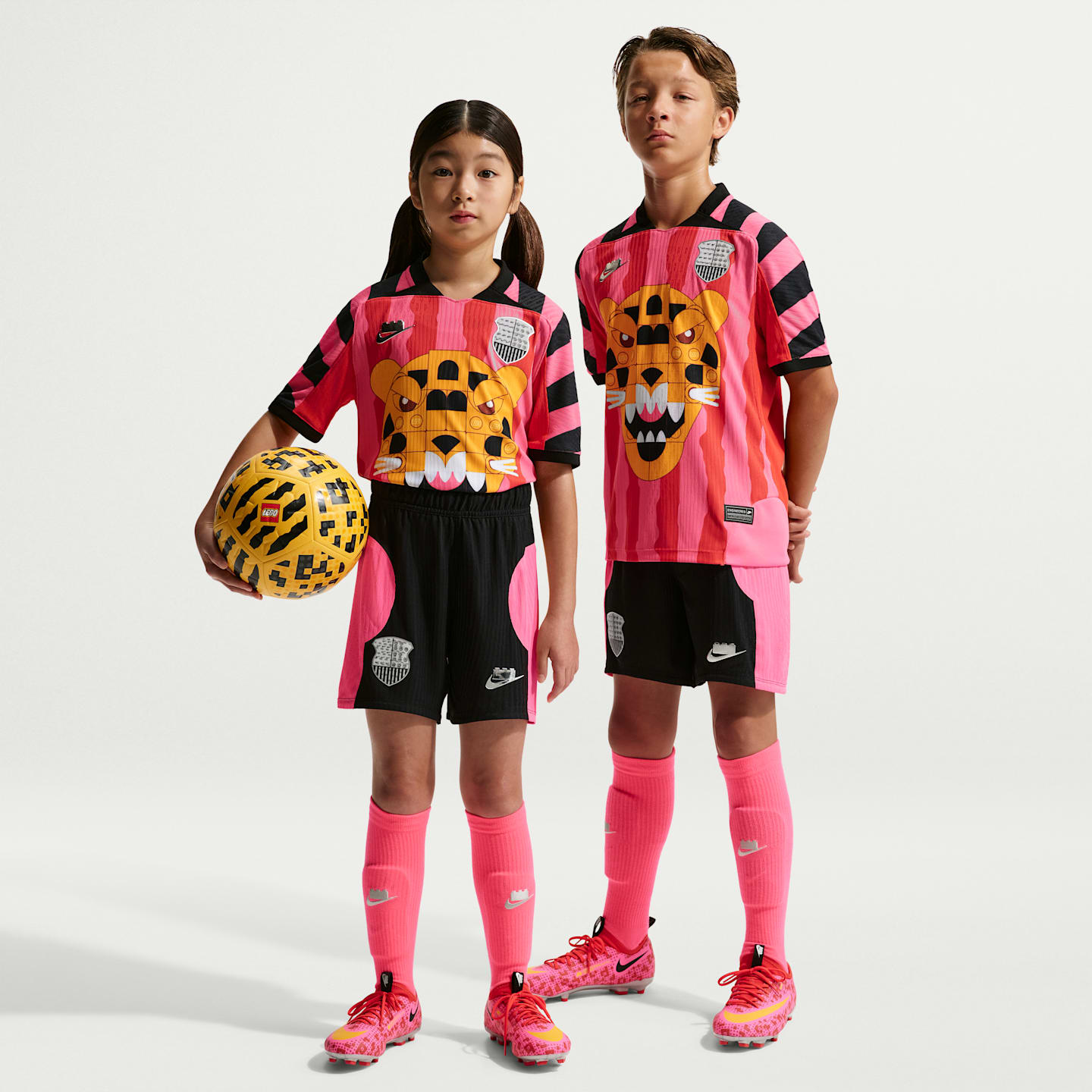 Детские шорты Nike x LEGO® Collection Big Kids' Aero-FIT Soccer Shorts — фото 1