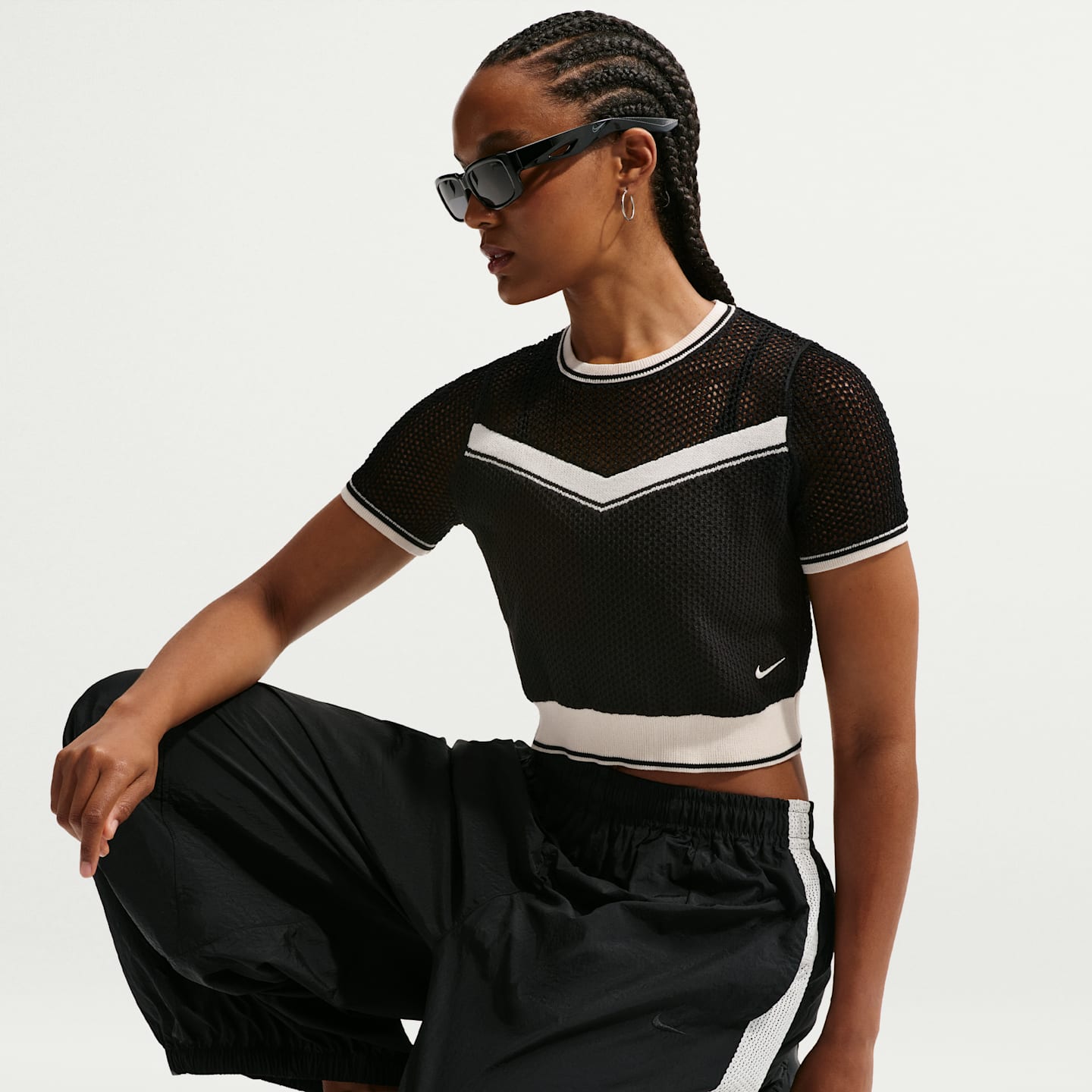 Женские брюки Nike Sportswear Chill Knit Women's Tight Cropped Top — фото 1